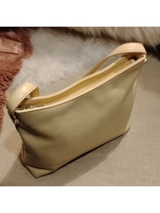 Mondani Handbags - Mondani New York Cream Leather Shoulder Bag. ZIP Close. Like New.